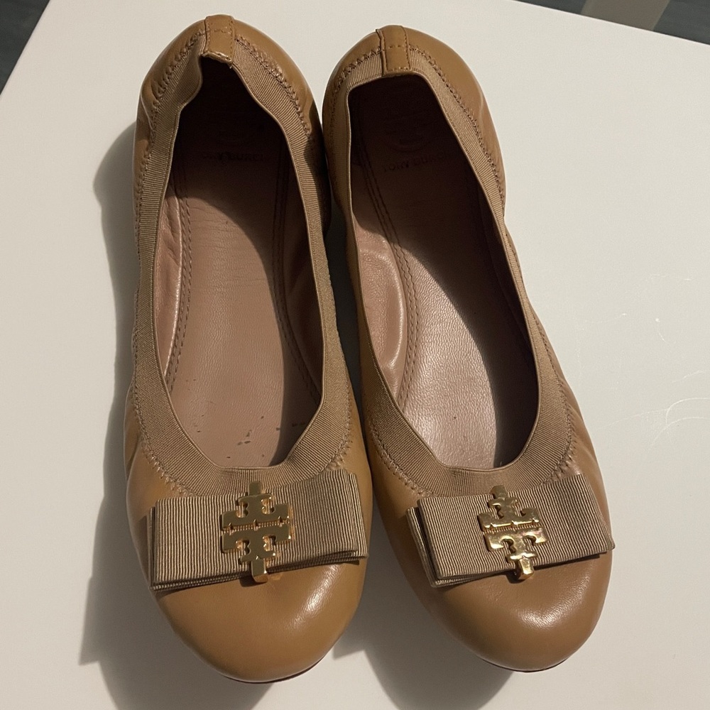 Tory Burch tan leather bow scrunch ballet flats